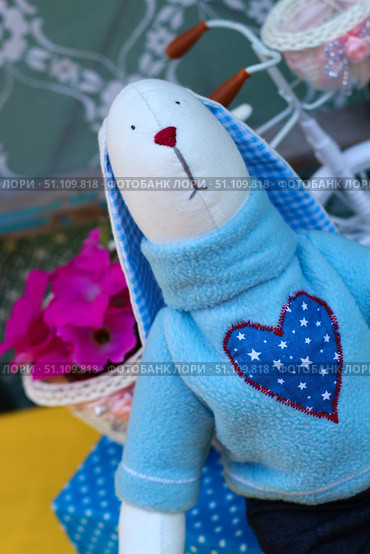 Handmade Stuffed Bunny: Cozy Easter Decor and Creative Gift Idea with Playful Floral Accents. Стоковое фото, фотограф Максимова Марина / Фотобанк Лори