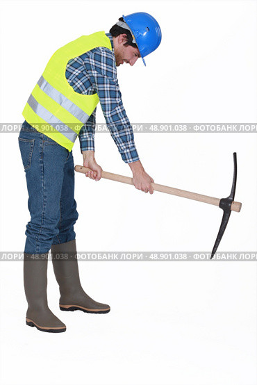 Handyman with a pickaxe. Стоковое фото, агентство Ingram Publishing / Фотобанк Лори