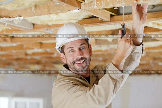 happy builder looking at the camera. Стоковое фото, агентство Ingram Publishing / Фотобанк Лори