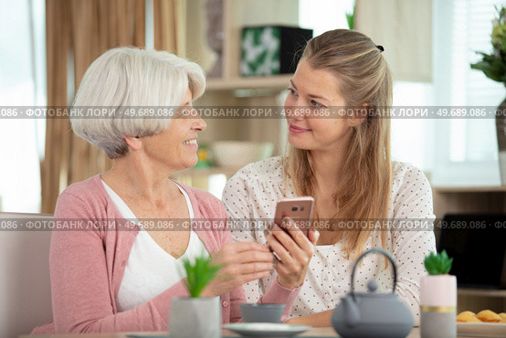happy loving older mature mother and grown millennial daughter. Стоковое фото, агентство Ingram Publishing / Фотобанк Лори