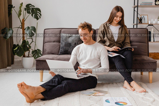 happy loving woman man making plans renovate home together. Стоковое фото, агентство Ingram Publishing / Фотобанк Лори