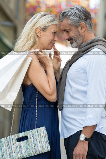 happy mature couple before kissing outdoors. Стоковое фото, агентство Ingram Publishing / Фотобанк Лори