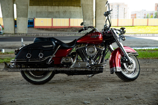 Harley-Davidson Road King FLHRCI. Редакционное фото, фотограф Валентина Кунц / Фотобанк Лори