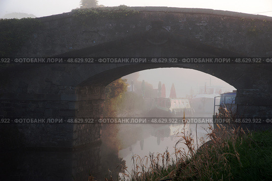 Hazelhatch Bridge, Celbridge, Co Kildare, Ireland. Стоковое фото, фотограф Татьяна Кахилл / Фотобанк Лори