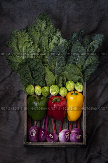 Healthy food clean eating selection in wooden box: fruit, vegetable, seeds, superfood, cereals, leaf vegetable on gray background. Стоковое фото, агентство Ingram Publishing / Фотобанк Лори