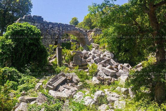 Heritage ruins sarnic in ancient city of Termessos in Taurus Mountains. Стоковое фото, фотограф Яков Филимонов / Фотобанк Лори