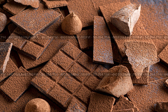 high angle chocolate with candy cocoa powder. Стоковое фото, агентство Ingram Publishing / Фотобанк Лори