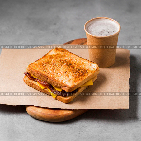 high angle sandwich with coffee. Стоковое фото, агентство Ingram Publishing / Фотобанк Лори
