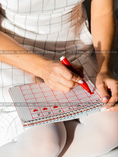 high view calendar with menstruation period. Стоковое фото, агентство Ingram Publishing / Фотобанк Лори