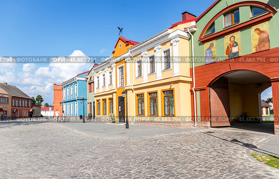 Historic buildings on the pedestrian street in the city center near the Pskovo-Pechersky Dormition Monastery (2024 год). Редакционное фото, фотограф FotograFF / Фотобанк Лори