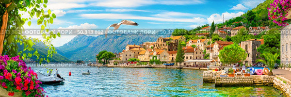 Historic city of Perast at Bay of Kotor in summer, Montenegro. Стоковое фото, агентство Ingram Publishing / Фотобанк Лори