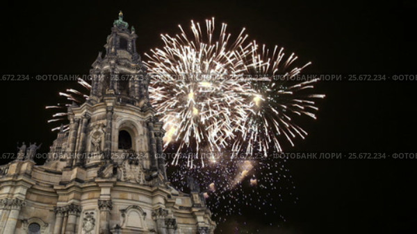 Hofkirche or Cathedral of Holy Trinity and holiday fireworks - baroque church in Dresden, Sachsen, Germany (2017 год). Стоковое видео, видеограф Владимир Журавлев / Фотобанк Лори