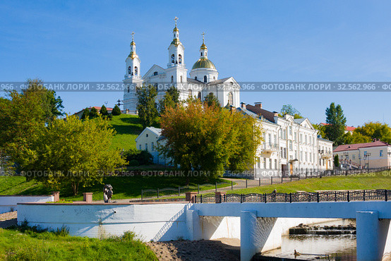 Holy Assumption Cathedral of Assumption on hill and Holy Spirit conven in summer. Vitebsk, Belarus (2019 год). Стоковое фото, фотограф Papoyan Irina / Фотобанк Лори