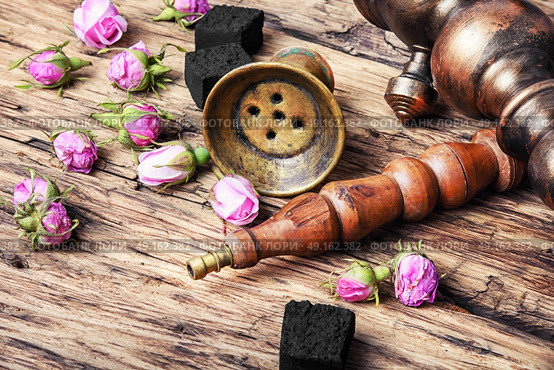hooka with taste of tea-rose. Стоковое фото, агентство Ingram Publishing / Фотобанк Лори