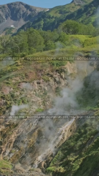 Hot springs and fumaroles in Valley of Geysers. Стоковое видео, видеограф Михаил Коханчиков / Фотобанк Лори