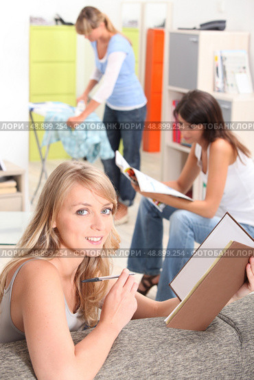 Household chores. Стоковое фото, агентство Ingram Publishing / Фотобанк Лори