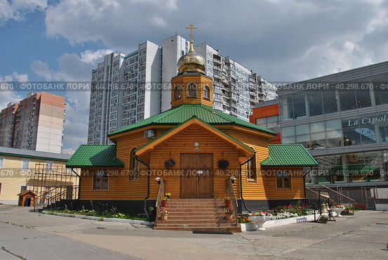 Храм Алексия, человека Божия, в Крылатском. Рублёвское шоссе, 54. Город Москва (2014 год). Редакционное фото, фотограф lana1501 / Фотобанк Лори