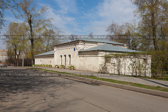 Храм Архистратига Божия Михаила на Крымском валу в Москве. Стоковое фото, фотограф Владимир Чинин / Фотобанк Лори