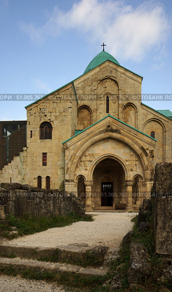 Храм Баграта в Имеретии, Кутаиси, Грузия (2016 год). Стоковое фото, фотограф Андрей Литов / Фотобанк Лори
