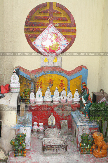 Храм Гуаньинь в деревне Тайпа - уличный алтарь (Taipa, Macau, China) (2010 год). Стоковое фото, фотограф Vladislav Osipov / Фотобанк Лори
