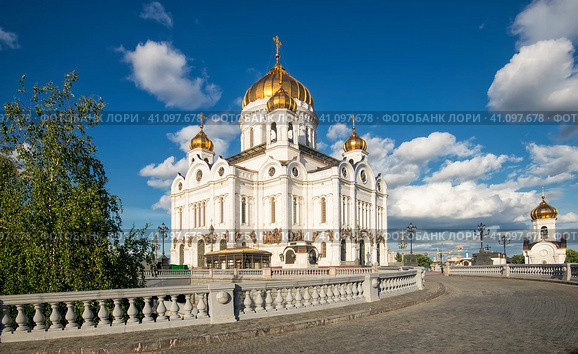 Храм Христа Спасителя летним днём. Москва (2018 год). Стоковое фото, фотограф Олег Пученков / Фотобанк Лори