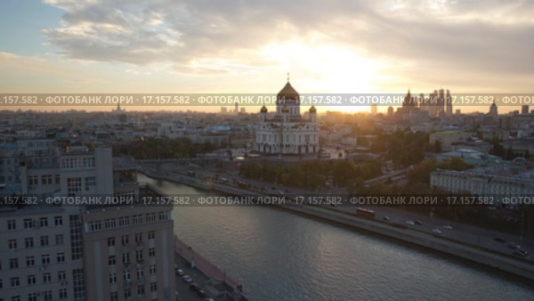 Храм Христа Спасителя в Москве. Вид с беспилотника. Стоковое видео, видеограф Евгений Ковалев / Фотобанк Лори