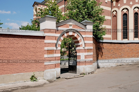 Храм иконы Пресвятой Богородицы «Отрада и Утешение» (Ватопедской) на Ходынском поле близ Солдатенковской, ныне Боткинской, больницы г. Москвы. (2015 год). Стоковое фото, фотограф stargal / Фотобанк Лори