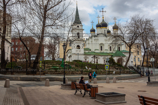 Храм Святого равноапостольного князя Владимира в Старых Садех. Москва (2015 год). Редакционное фото, фотограф Михаил Широков / Фотобанк Лори