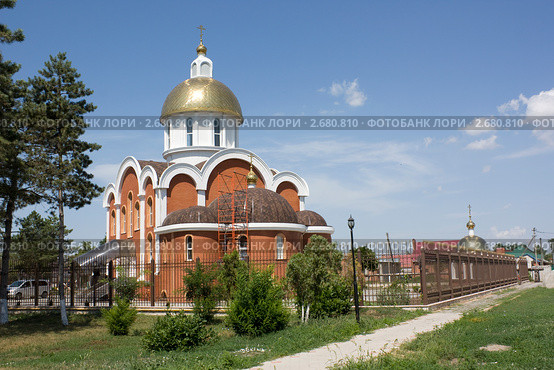 Храм в станице Бриньковской (2011 год). Стоковое фото, фотограф Олег Хархан / Фотобанк Лори