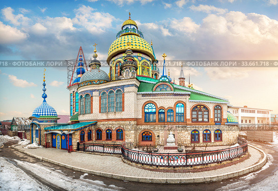 Храм Всех Религий в Казани. Church of All Religions in Kazan (2017 год). Редакционное фото, фотограф Baturina Yuliya / Фотобанк Лори