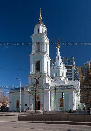 Храм Живоначальной Троицы на Шаболовкев Москве. Стоковое фото, фотограф Владимир Чинин / Фотобанк Лори