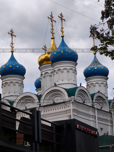 Храм Знамения Божией Матери и святых жен-мироносиц в Нижнем Новгороде. Редакционное фото, фотограф Мария Сергеева / Фотобанк Лори