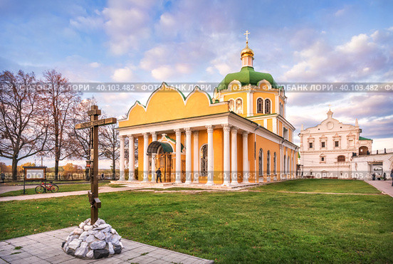 Христорождественский собор и крест, Рязанский Кремль, Рязань (2022 год). Стоковое фото, фотограф Baturina Yuliya / Фотобанк Лори