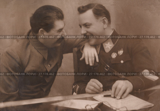 И. В. Сталин и К. Е. Ворошилов. 1935. Редакционное фото, фотограф Retro / Фотобанк Лори