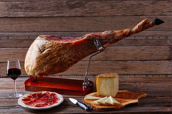 Iberian ham pata negra from Spain manchego cheese and red wine. Стоковое фото, агентство Ingram Publishing / Фотобанк Лори