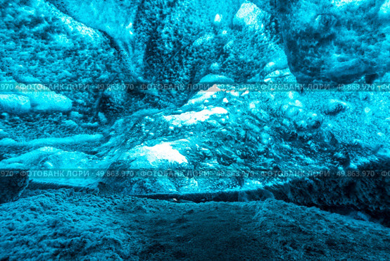 Ice Cave at Vatnajokull Glacier Jokulsarlon Iceland. Стоковое фото, агентство Ingram Publishing / Фотобанк Лори