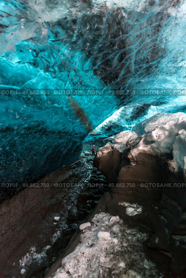 Ice Cave at Vatnajokull Glacier Jokulsarlon Iceland. Стоковое фото, агентство Ingram Publishing / Фотобанк Лори