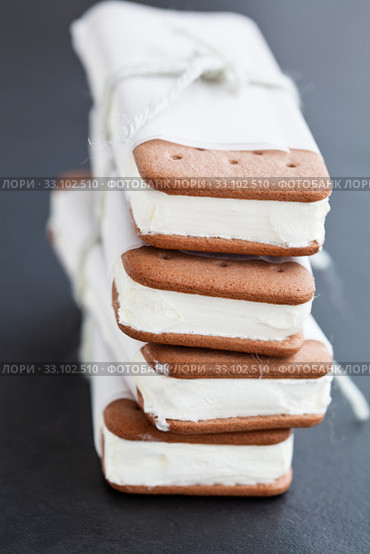 Ice cream biscuits. Стоковое фото, фотограф Elina Manninen / Smarterpix / Фотобанк Лори