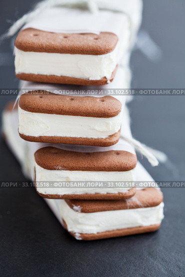 Ice cream biscuits. Стоковое фото, фотограф Elina Manninen / PantherMedia / Фотобанк Лори