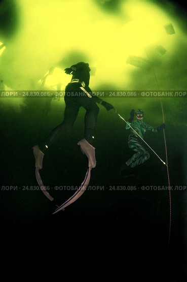 Ice diving, free diving, (2009 год). Редакционное фото, фотограф Некрасов Андрей / Фотобанк Лори