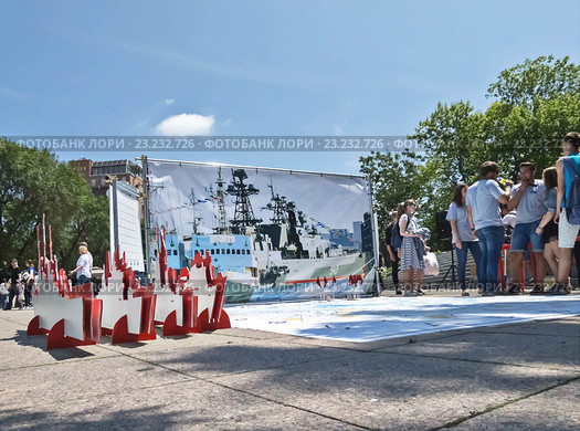 Игры на улицах города, морской бой (2016 год). Редакционное фото, фотограф Корнилова Светлана / Фотобанк Лори