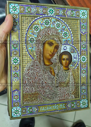 Икона Казанская Божия Матерь. Оклад серебро, горячие эмали. Редакционное фото, фотограф Артём Андреевич Архипов / Фотобанк Лори
