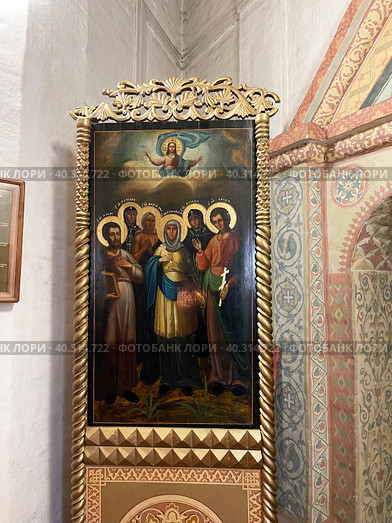 Икона со святыми Флором, Татьяной, Марией, Елисаветой, Ксенией, Лавром в храме Усекновения главы Иоанна Предтечи в Дьяково. Коломенское, Москва (2023 год). Редакционное фото, фотограф Овчинникова Ирина / Фотобанк Лори