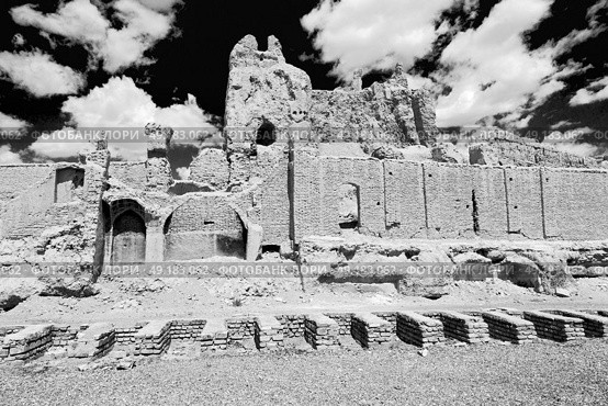 in iran old door near  the castle brick  and antique construction. Стоковое фото, агентство Ingram Publishing / Фотобанк Лори