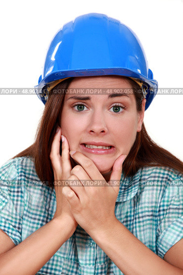 Indecisive woman in a hardhat. Стоковое фото, агентство Ingram Publishing / Фотобанк Лори