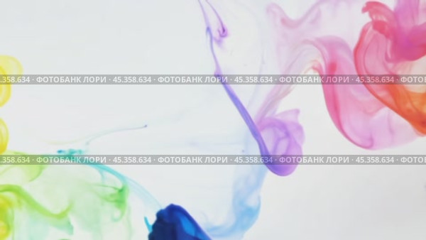 Ink colors swirling and blending beautifully in water. Стоковое видео, видеограф Данил Руденко / Фотобанк Лори
