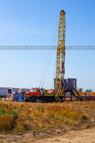Installation of surveyors in the field. A machine with a tower for examining soil for construction. Стоковое фото, фотограф Коханова Наталья / Фотобанк Лори