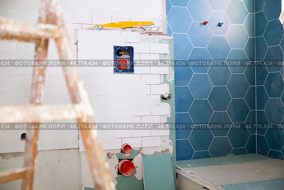 Interior of the bathroom during renovation work. Стоковое фото, фотограф Яков Филимонов / Фотобанк Лори
