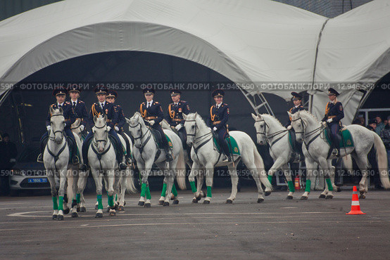 Interpolitex-2015. Конная полиция. Редакционное фото, фотограф Julia Shepeleva / Фотобанк Лори