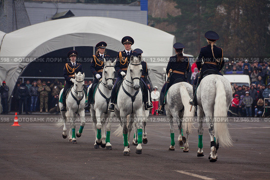 Interpolitex-2015. Конная полиция. Редакционное фото, фотограф Julia Shepeleva / Фотобанк Лори